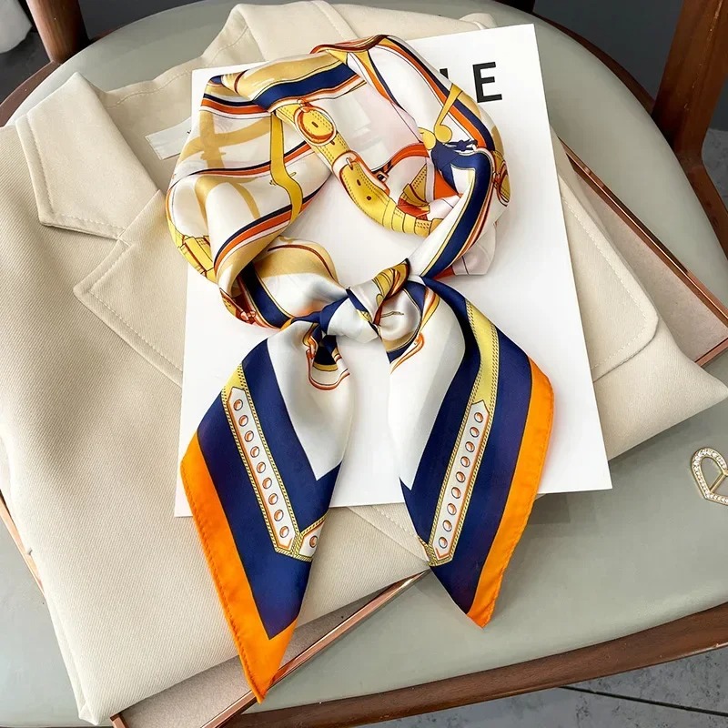 Foulard Quadrato Sottile in Se - Luxury Bags Brands recensione e prezzo