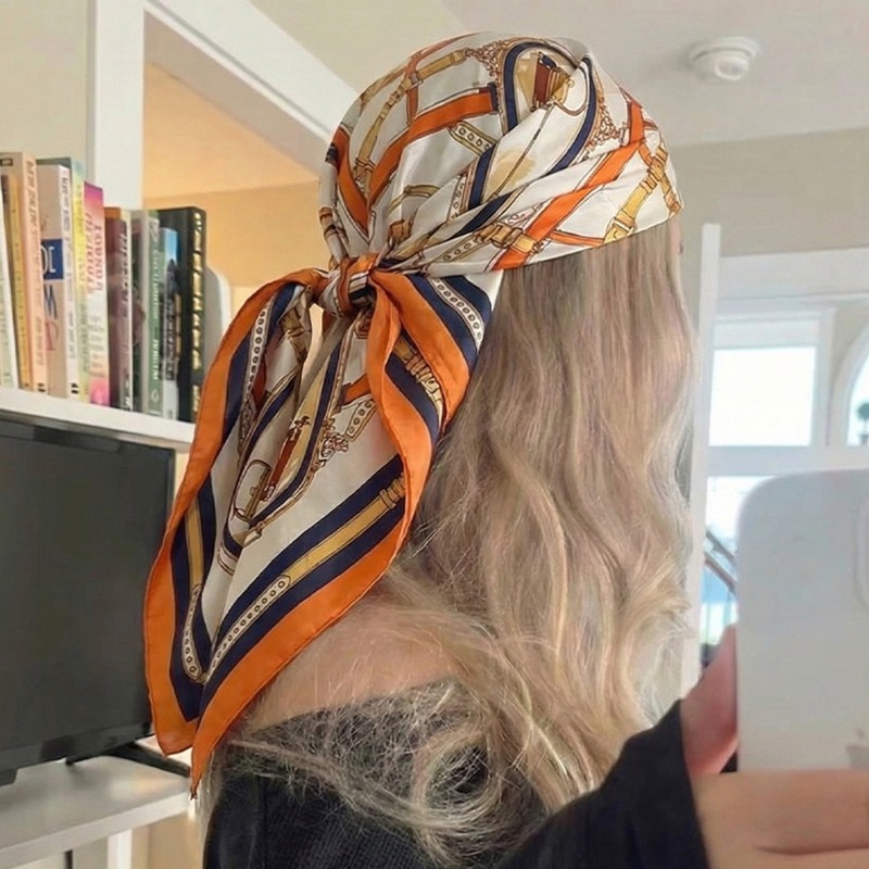 Foulard Quadrato Sottile in Se - Luxury Bags Brands recensione e prezzo