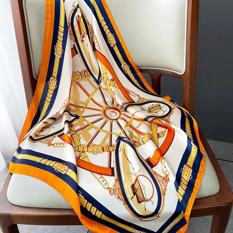 Foulard Quadrato Sottile in Se - Luxury Bags Brands recensione e prezzo